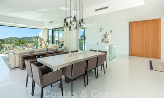 Villa moderne et luxueuse à vendre, avec un court de tennis privé dans un quartier résidentiel prestigieux de la vallée du golf de Nueva Andalucia, Marbella 50133 