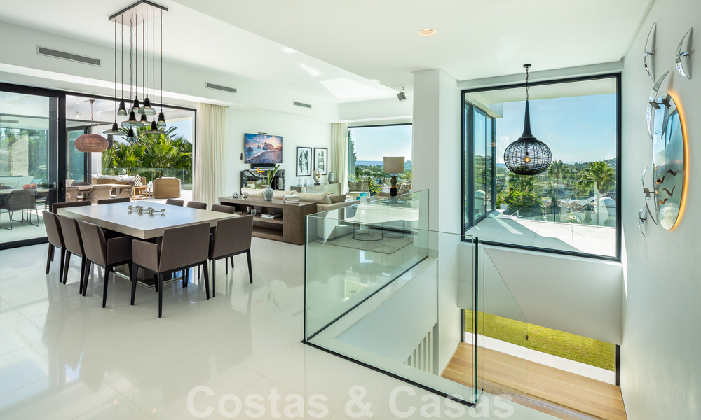 Villa moderne et luxueuse à vendre, avec un court de tennis privé dans un quartier résidentiel prestigieux de la vallée du golf de Nueva Andalucia, Marbella 50134
