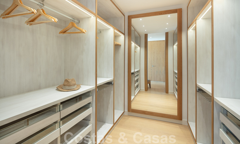 Villa moderne et luxueuse à vendre, avec un court de tennis privé dans un quartier résidentiel prestigieux de la vallée du golf de Nueva Andalucia, Marbella 50137