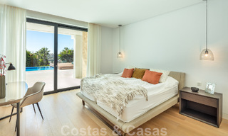 Villa moderne et luxueuse à vendre, avec un court de tennis privé dans un quartier résidentiel prestigieux de la vallée du golf de Nueva Andalucia, Marbella 50141 