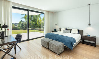 Villa moderne et luxueuse à vendre, avec un court de tennis privé dans un quartier résidentiel prestigieux de la vallée du golf de Nueva Andalucia, Marbella 50144 