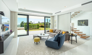 Villa moderne et luxueuse à vendre, avec un court de tennis privé dans un quartier résidentiel prestigieux de la vallée du golf de Nueva Andalucia, Marbella 50145 