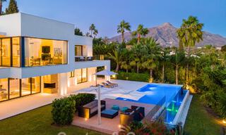 Villa moderne et luxueuse à vendre, avec un court de tennis privé dans un quartier résidentiel prestigieux de la vallée du golf de Nueva Andalucia, Marbella 50156 