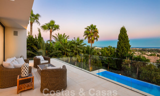 Villa moderne et luxueuse à vendre, avec un court de tennis privé dans un quartier résidentiel prestigieux de la vallée du golf de Nueva Andalucia, Marbella 50159 
