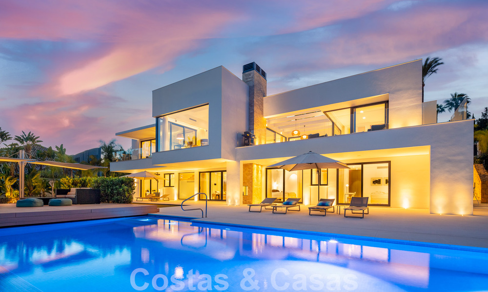 Villa moderne et luxueuse à vendre, avec un court de tennis privé dans un quartier résidentiel prestigieux de la vallée du golf de Nueva Andalucia, Marbella 50163