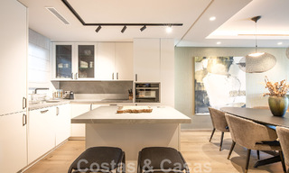Appartement sophistiqué à vendre à quelques pas de la plage, situé à Puente Romano sur le Golden Mile à Marbella 49770 