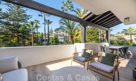 Appartement sophistiqué à vendre à quelques pas de la plage, situé à Puente Romano sur le Golden Mile à Marbella 49783