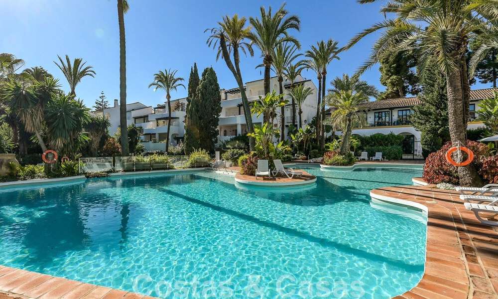 Appartement sophistiqué à vendre à quelques pas de la plage, situé à Puente Romano sur le Golden Mile à Marbella 49793
