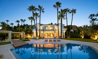 Villa méditerranéenne de luxe à vendre dans un quartier résidentiel prestigieux entouré des terrains de golf de la vallée de Nueva Andalucia, Marbella 54151 
