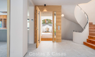 Villa méditerranéenne de luxe à vendre dans un quartier résidentiel prestigieux entouré des terrains de golf de la vallée de Nueva Andalucia, Marbella 54158 