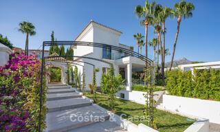 Villa méditerranéenne de luxe à vendre dans un quartier résidentiel prestigieux entouré des terrains de golf de la vallée de Nueva Andalucia, Marbella 54159 