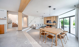 Villa méditerranéenne de luxe à vendre dans un quartier résidentiel prestigieux entouré des terrains de golf de la vallée de Nueva Andalucia, Marbella 54165 