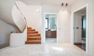 Villa méditerranéenne de luxe à vendre dans un quartier résidentiel prestigieux entouré des terrains de golf de la vallée de Nueva Andalucia, Marbella 54169 