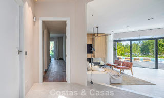 Villa méditerranéenne de luxe à vendre dans un quartier résidentiel prestigieux entouré des terrains de golf de la vallée de Nueva Andalucia, Marbella 54170 