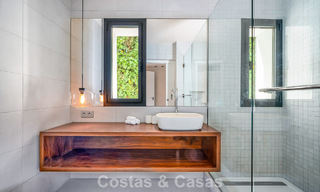 Villa méditerranéenne de luxe à vendre dans un quartier résidentiel prestigieux entouré des terrains de golf de la vallée de Nueva Andalucia, Marbella 54172 