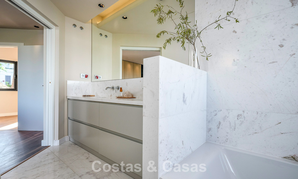 Villa méditerranéenne de luxe à vendre dans un quartier résidentiel prestigieux entouré des terrains de golf de la vallée de Nueva Andalucia, Marbella 54179