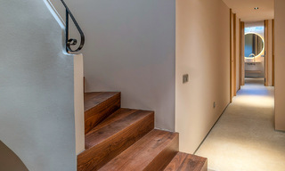 Villa méditerranéenne de luxe à vendre dans un quartier résidentiel prestigieux entouré des terrains de golf de la vallée de Nueva Andalucia, Marbella 54182 