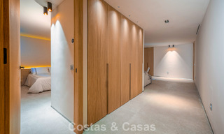 Villa méditerranéenne de luxe à vendre dans un quartier résidentiel prestigieux entouré des terrains de golf de la vallée de Nueva Andalucia, Marbella 54184 