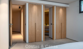 Villa méditerranéenne de luxe à vendre dans un quartier résidentiel prestigieux entouré des terrains de golf de la vallée de Nueva Andalucia, Marbella 54188 