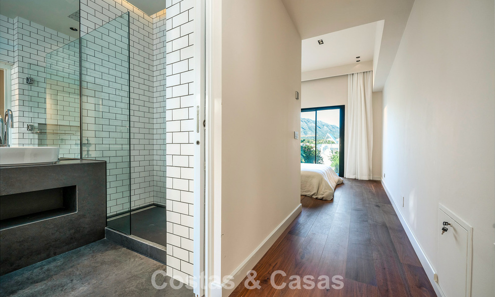 Villa méditerranéenne de luxe à vendre dans un quartier résidentiel prestigieux entouré des terrains de golf de la vallée de Nueva Andalucia, Marbella 54200