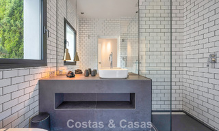 Villa méditerranéenne de luxe à vendre dans un quartier résidentiel prestigieux entouré des terrains de golf de la vallée de Nueva Andalucia, Marbella 54201 