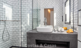 Villa méditerranéenne de luxe à vendre dans un quartier résidentiel prestigieux entouré des terrains de golf de la vallée de Nueva Andalucia, Marbella 54203 