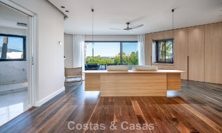 Villa méditerranéenne de luxe à vendre dans un quartier résidentiel prestigieux entouré des terrains de golf de la vallée de Nueva Andalucia, Marbella 54208 