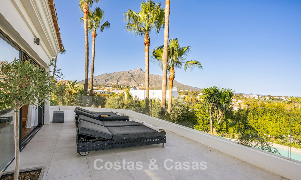 Villa méditerranéenne de luxe à vendre dans un quartier résidentiel prestigieux entouré des terrains de golf de la vallée de Nueva Andalucia, Marbella 54210