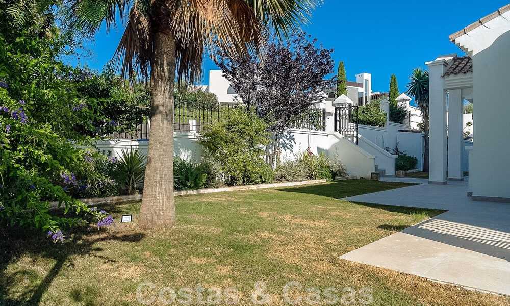 Spacieuse villa méditerranéenne à vendre située dans une urbanisation privilégiée de Nueva Andalucia, Marbella 50553
