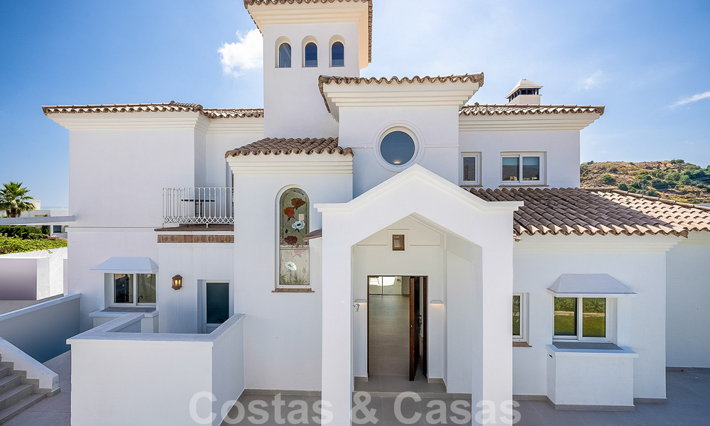Spacieuse villa méditerranéenne à vendre située dans une urbanisation privilégiée de Nueva Andalucia, Marbella 50555