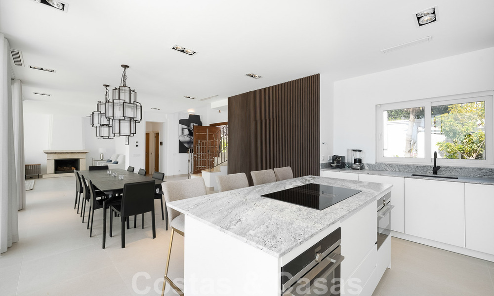 Spacieuse villa méditerranéenne à vendre située dans une urbanisation privilégiée de Nueva Andalucia, Marbella 50560