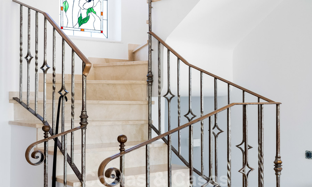 Spacieuse villa méditerranéenne à vendre située dans une urbanisation privilégiée de Nueva Andalucia, Marbella 50569