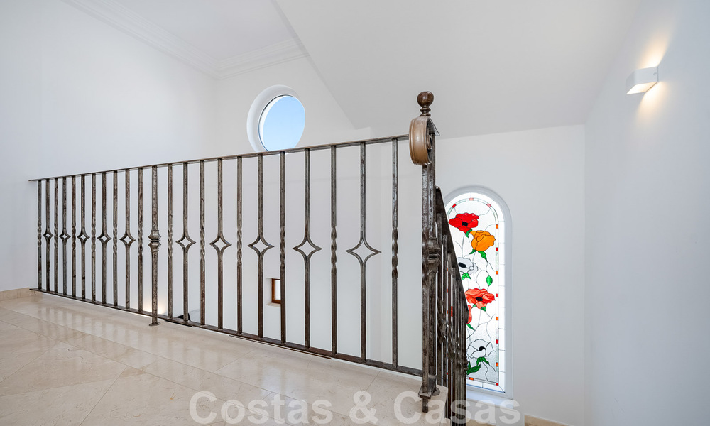 Spacieuse villa méditerranéenne à vendre située dans une urbanisation privilégiée de Nueva Andalucia, Marbella 50573