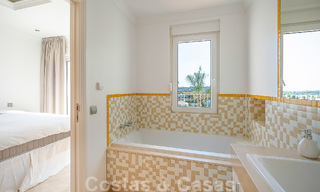 Spacieuse villa méditerranéenne à vendre située dans une urbanisation privilégiée de Nueva Andalucia, Marbella 50584 