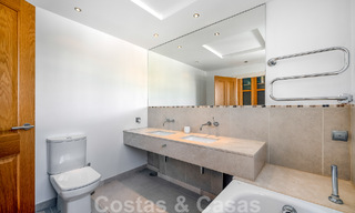 Spacieuse villa méditerranéenne à vendre située dans une urbanisation privilégiée de Nueva Andalucia, Marbella 50585 