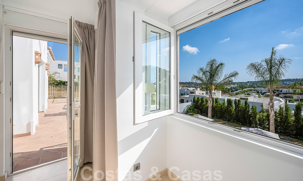 Spacieuse villa méditerranéenne à vendre située dans une urbanisation privilégiée de Nueva Andalucia, Marbella 50589