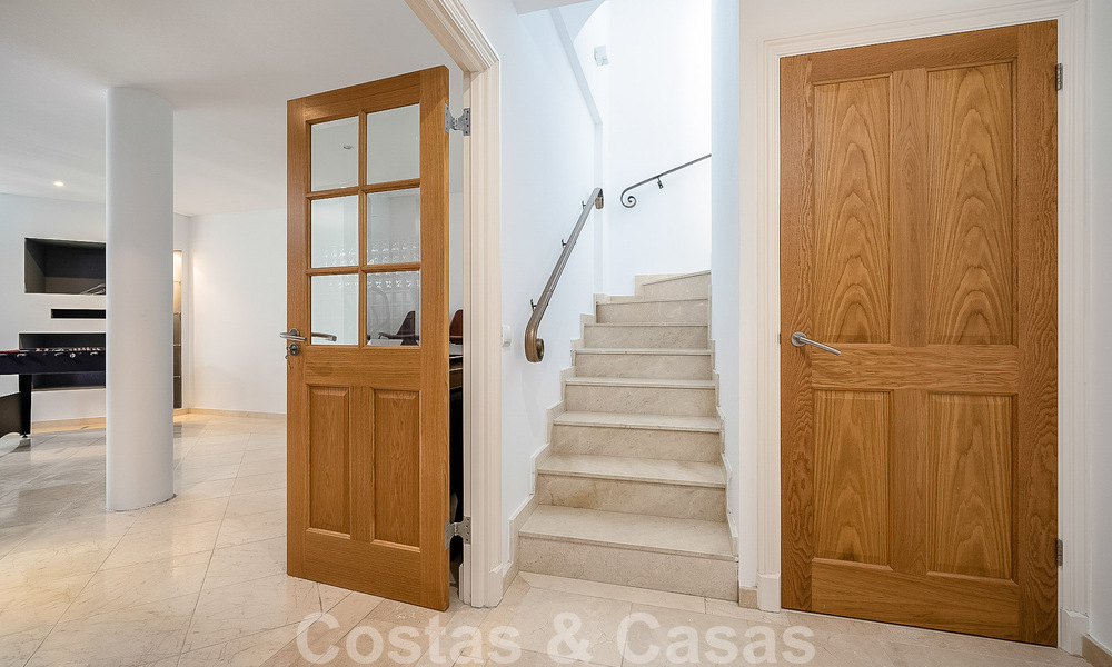 Spacieuse villa méditerranéenne à vendre située dans une urbanisation privilégiée de Nueva Andalucia, Marbella 50591