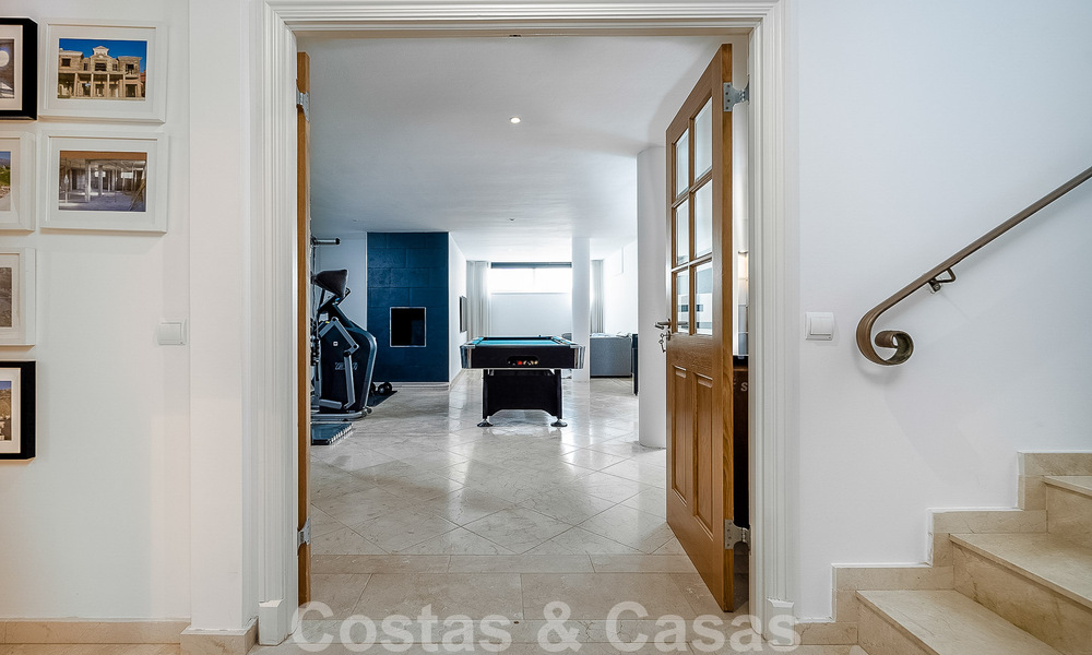 Spacieuse villa méditerranéenne à vendre située dans une urbanisation privilégiée de Nueva Andalucia, Marbella 50592