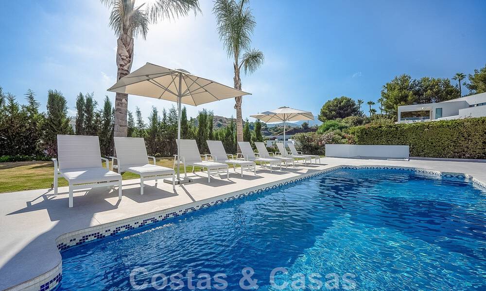 Spacieuse villa méditerranéenne à vendre située dans une urbanisation privilégiée de Nueva Andalucia, Marbella 50601