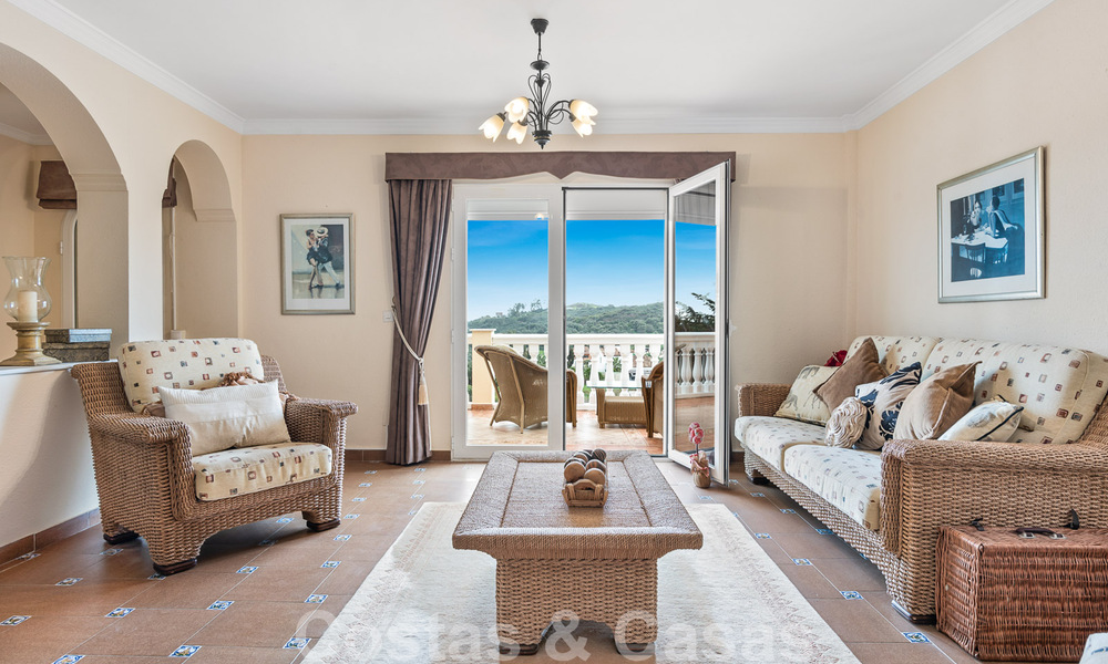 Maison espagnole à vendre sur un vaste terrain situé dans une zone tranquille à une courte distance du centre d'Estepona 50889