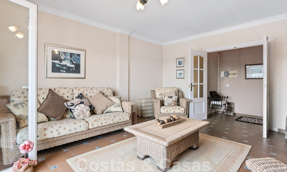 Maison espagnole à vendre sur un vaste terrain situé dans une zone tranquille à une courte distance du centre d'Estepona 50891