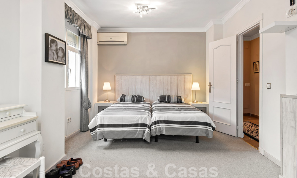 Maison espagnole à vendre sur un vaste terrain situé dans une zone tranquille à une courte distance du centre d'Estepona 50893