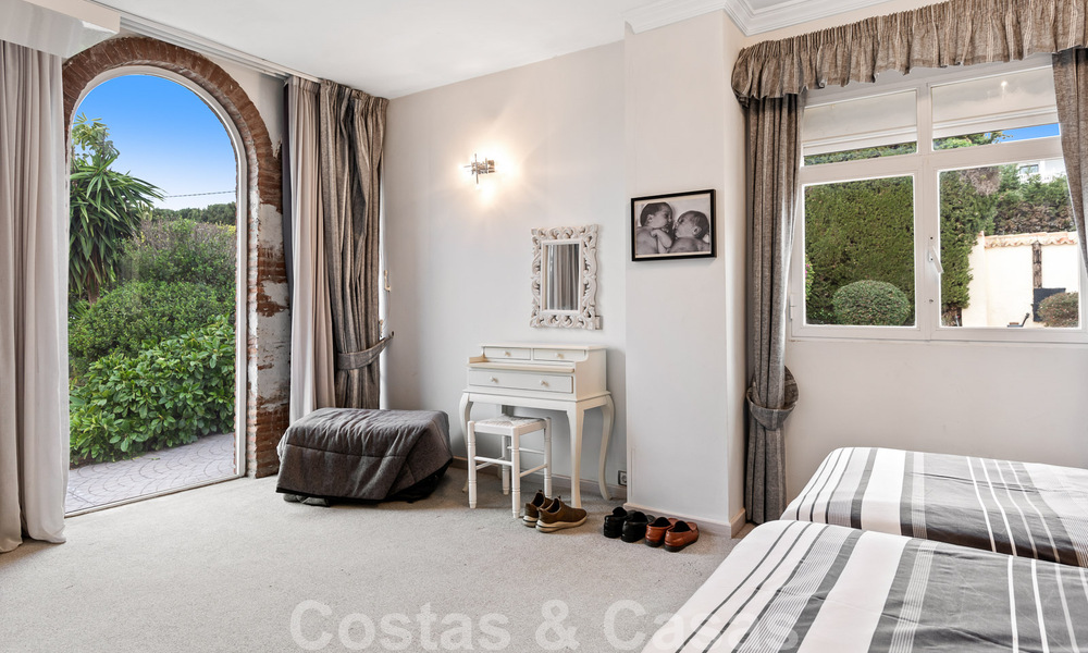 Maison espagnole à vendre sur un vaste terrain situé dans une zone tranquille à une courte distance du centre d'Estepona 50894