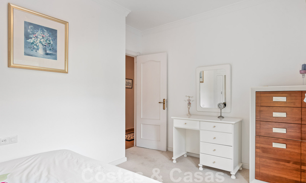 Maison espagnole à vendre sur un vaste terrain situé dans une zone tranquille à une courte distance du centre d'Estepona 50896