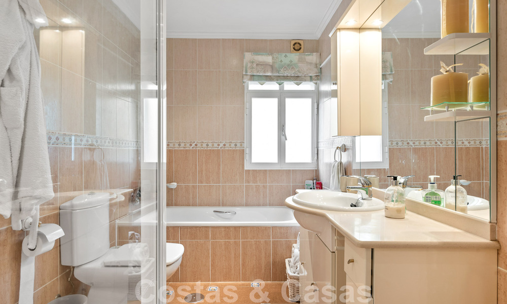 Maison espagnole à vendre sur un vaste terrain situé dans une zone tranquille à une courte distance du centre d'Estepona 50897