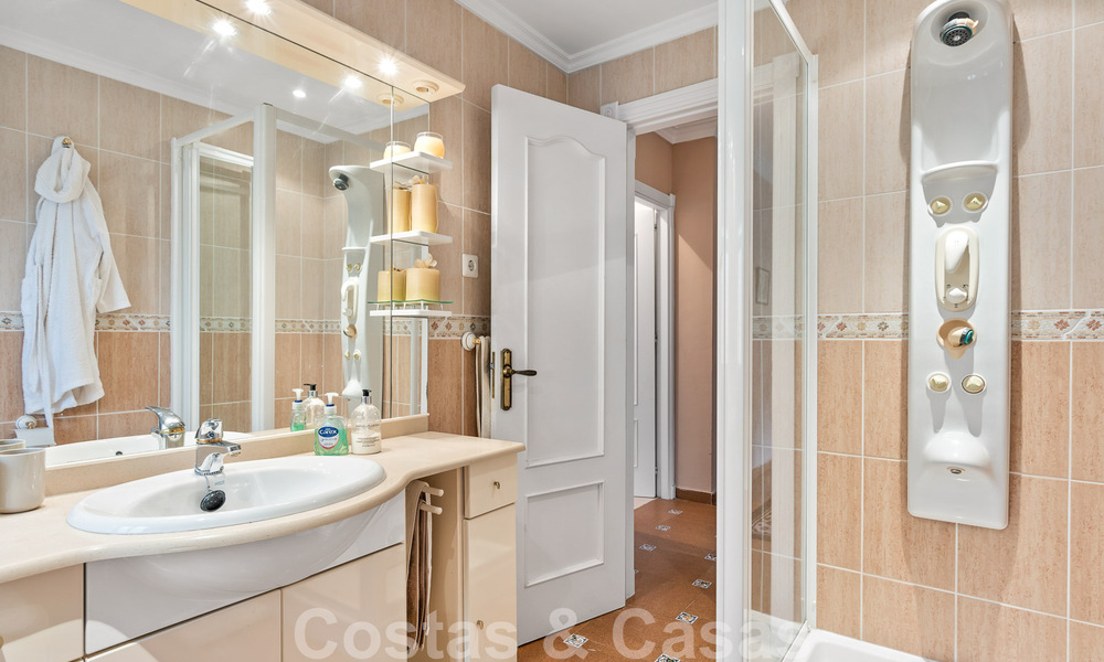 Maison espagnole à vendre sur un vaste terrain situé dans une zone tranquille à une courte distance du centre d'Estepona 50898