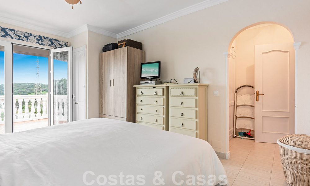 Maison espagnole à vendre sur un vaste terrain situé dans une zone tranquille à une courte distance du centre d'Estepona 50901