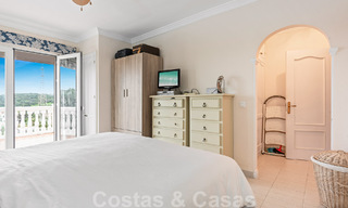 Maison espagnole à vendre sur un vaste terrain situé dans une zone tranquille à une courte distance du centre d'Estepona 50901 