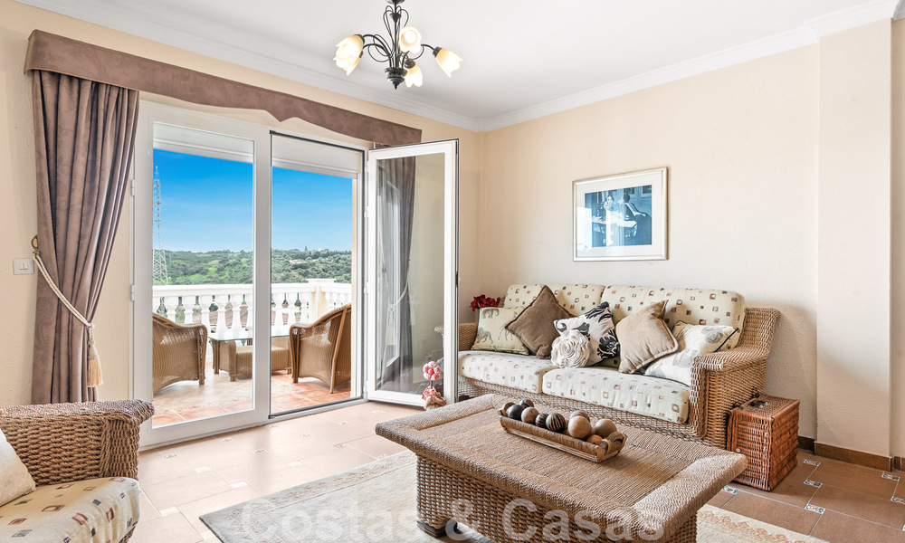 Maison espagnole à vendre sur un vaste terrain situé dans une zone tranquille à une courte distance du centre d'Estepona 50902