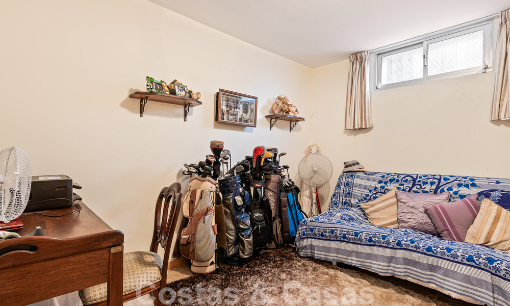 Maison espagnole à vendre sur un vaste terrain situé dans une zone tranquille à une courte distance du centre d'Estepona 50903